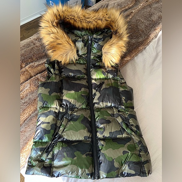 AQUA Faux-Fur Trim Camo Puffer Vest Bloomingdale’s Exclusive - Picture 12 of 16